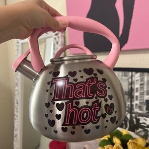 Paris Hilton water kettle that’s hot